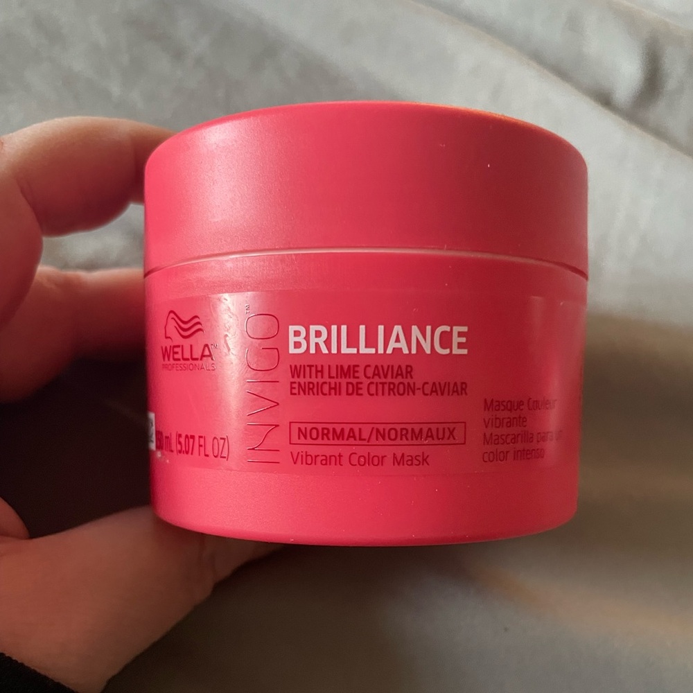 Unused Wella Invigo Brilliance hair mask for colored hair, 5 oz.